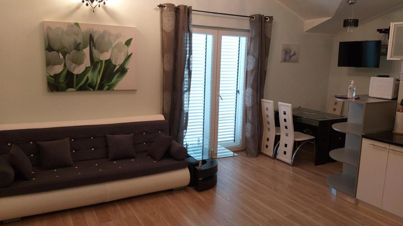 Kuti Villa, Pool And Relax For 12 Persons מראה חיצוני תמונה